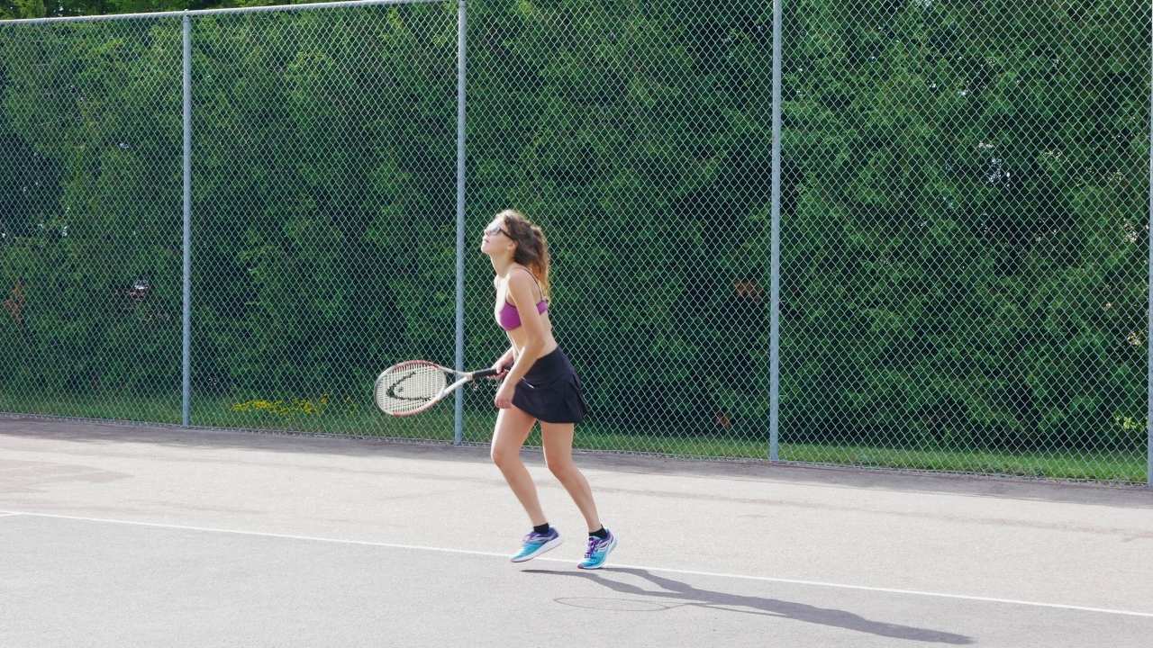 Rozzebud playing tennis as part of holistic fitness coaching